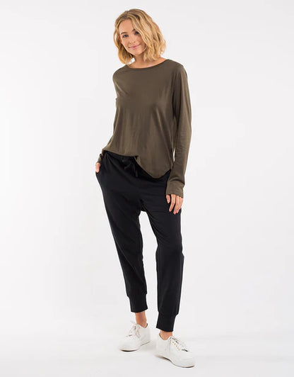Silent Theory Falling Bricks Pants – Women’s Relaxed Streetwear Pants - Black