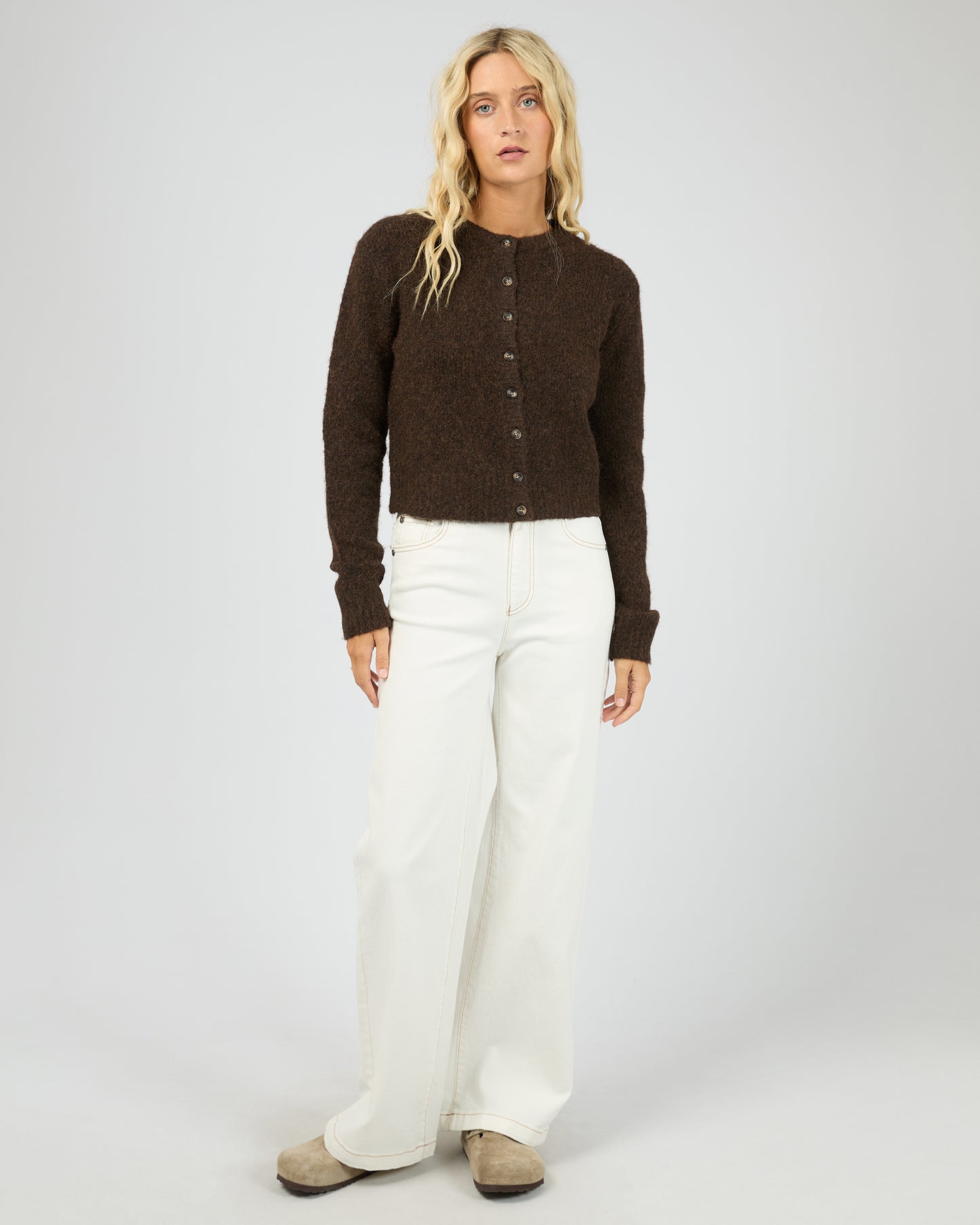 Brown cropped cardigan with statement buttons – lifestyle look