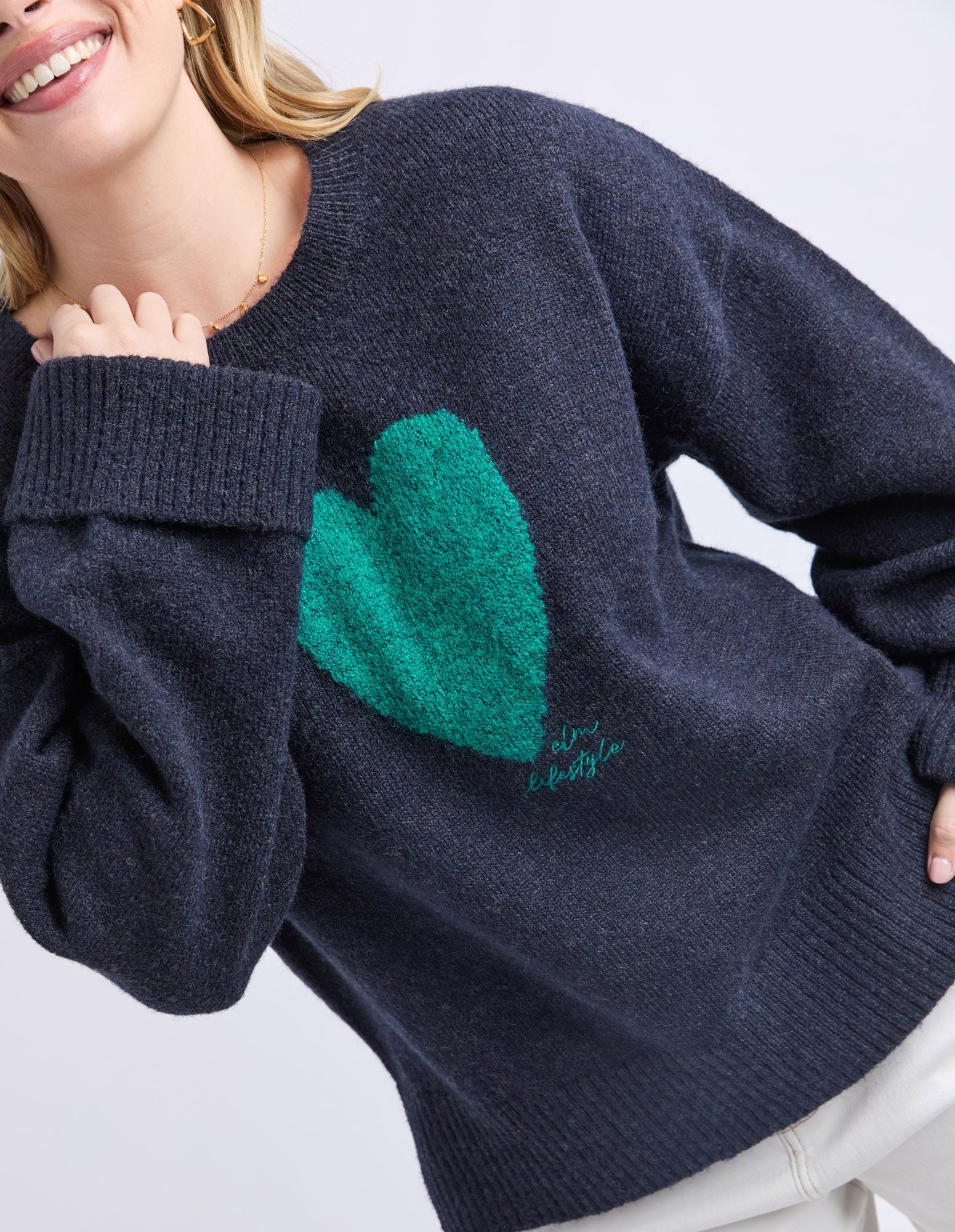 Women’s navy heart knit jumper – Elm Intersia