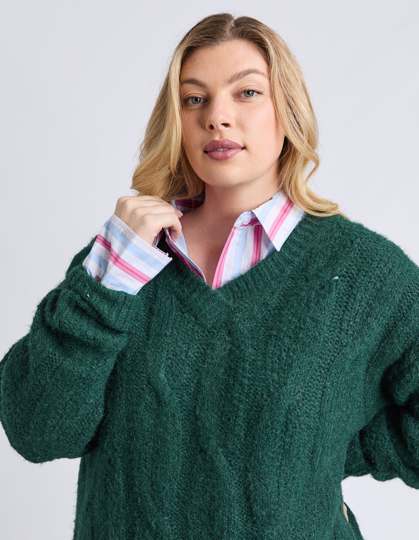 Elm Tallulah Knit – V‑neck cable knit detailing