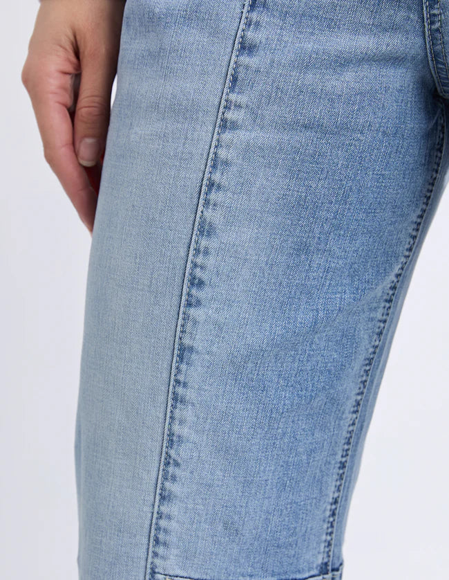 Foxwood Ambrose Barrel Jean - Light Blue Wash | Women's Stretch Barrel Leg Denim Jean