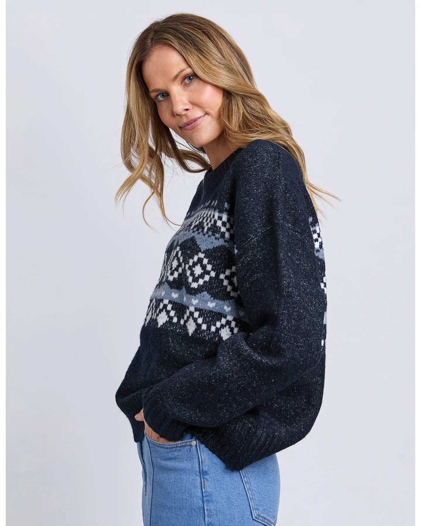 ide angle of the Foxwood Panorama Knit showing ribbed cuffs and easy fit.