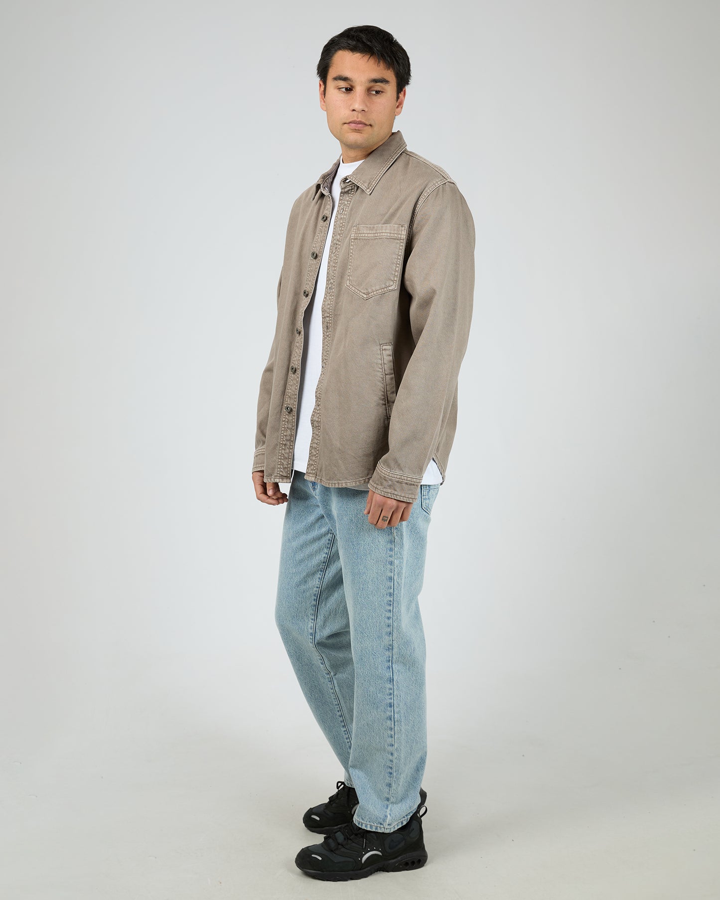Men’s neutral long sleeve shirt – lifestyle look