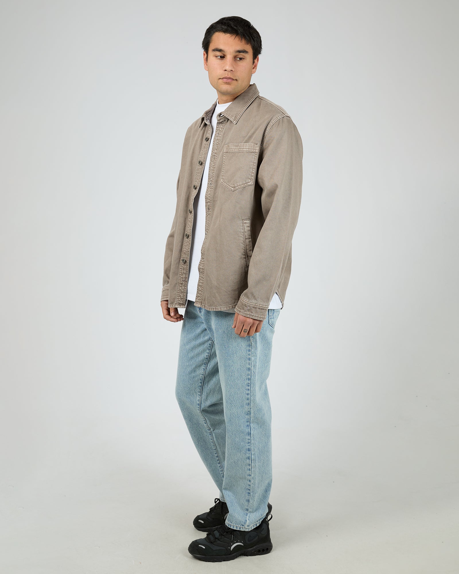 Men’s neutral long sleeve shirt – lifestyle look